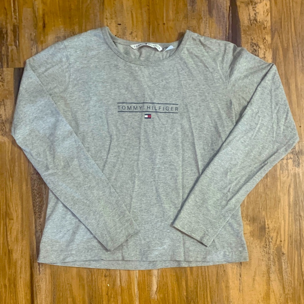 EUC  VINTAGE Tommy Hilfiger Gray Long Sleeve women’s logo Tee. Medium